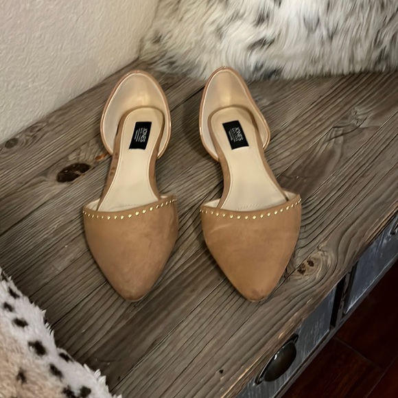 Jones New York Signature Seneca Faux Suede Patent Leather Studded Pointy Flats 7 - Picture 1 of 5